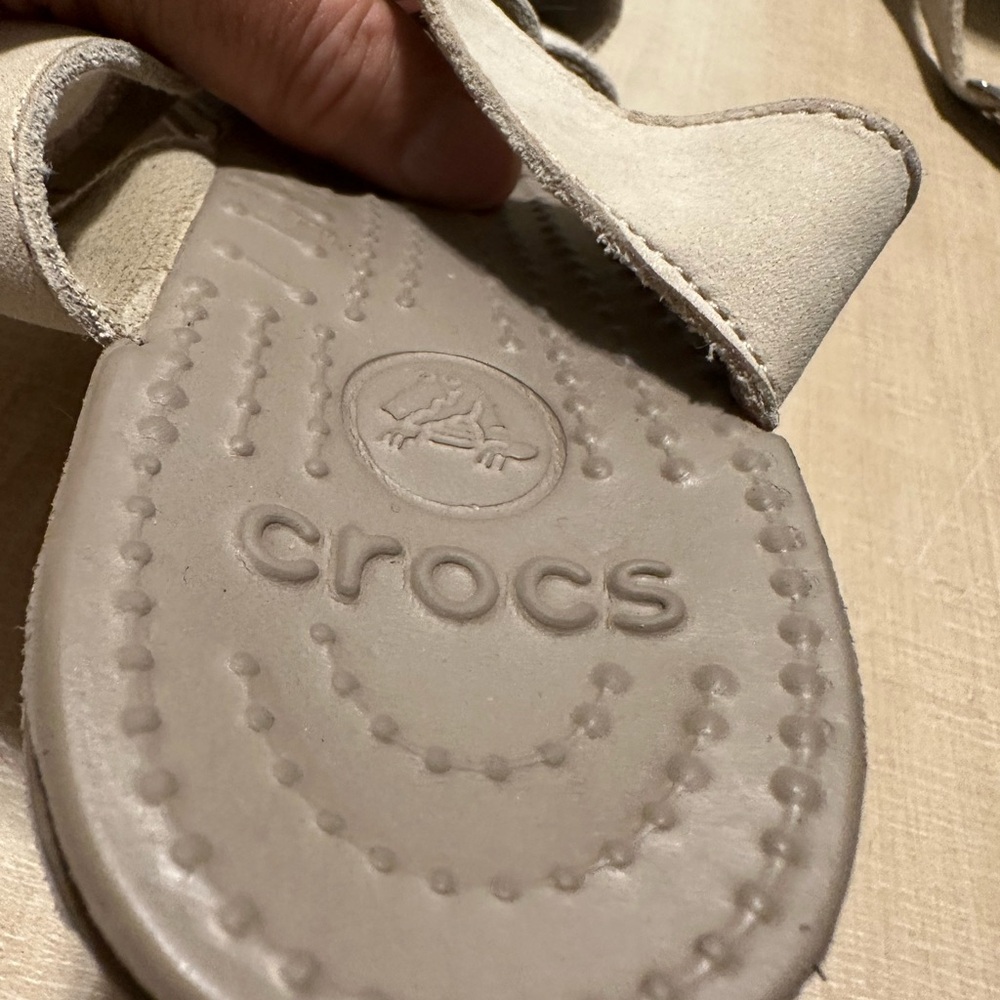 CROCS Leigh II Strappy Wedge Sandals in Mushroom/Oatmeal size 8 - Picture 11 of 12